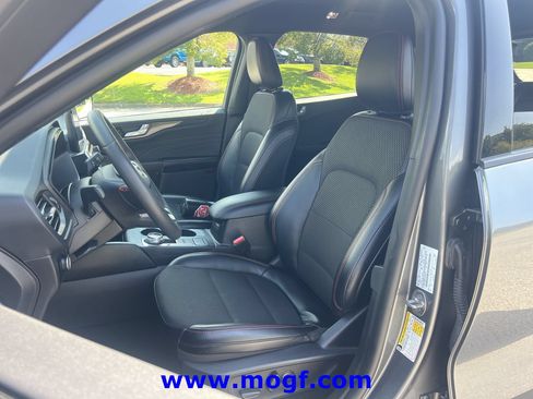 Certified 2025 Ford Escape ST-Line FWD image 19