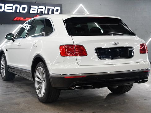 Used 2018 Bentley Bentayga Onyx Edition AWD/4WD image 25