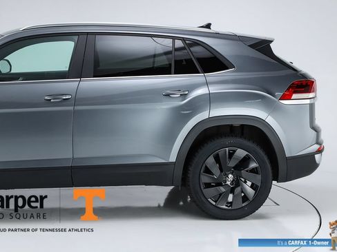 Used 2024 Volkswagen Atlas Cross Sport SE w/ Panoramic Sunroof Package FWD image 4