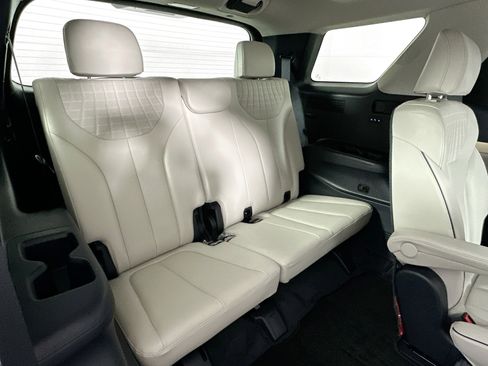 Used 2023 Hyundai Palisade Limited w/ Winter Package image 29