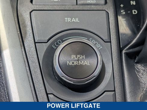 Used 2022 Toyota RAV4 XLE Premium AWD/4WD image 35