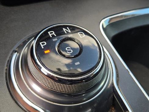 Used 2017 Ford Fusion SE w/ Fusion SE Technology Package image 18