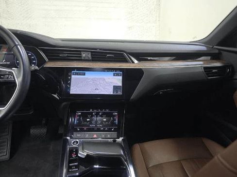 Used 2022 Audi e-tron Premium AWD/4WD image 17