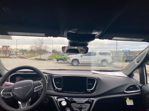 New 2026 Chrysler Voyager LX image 24