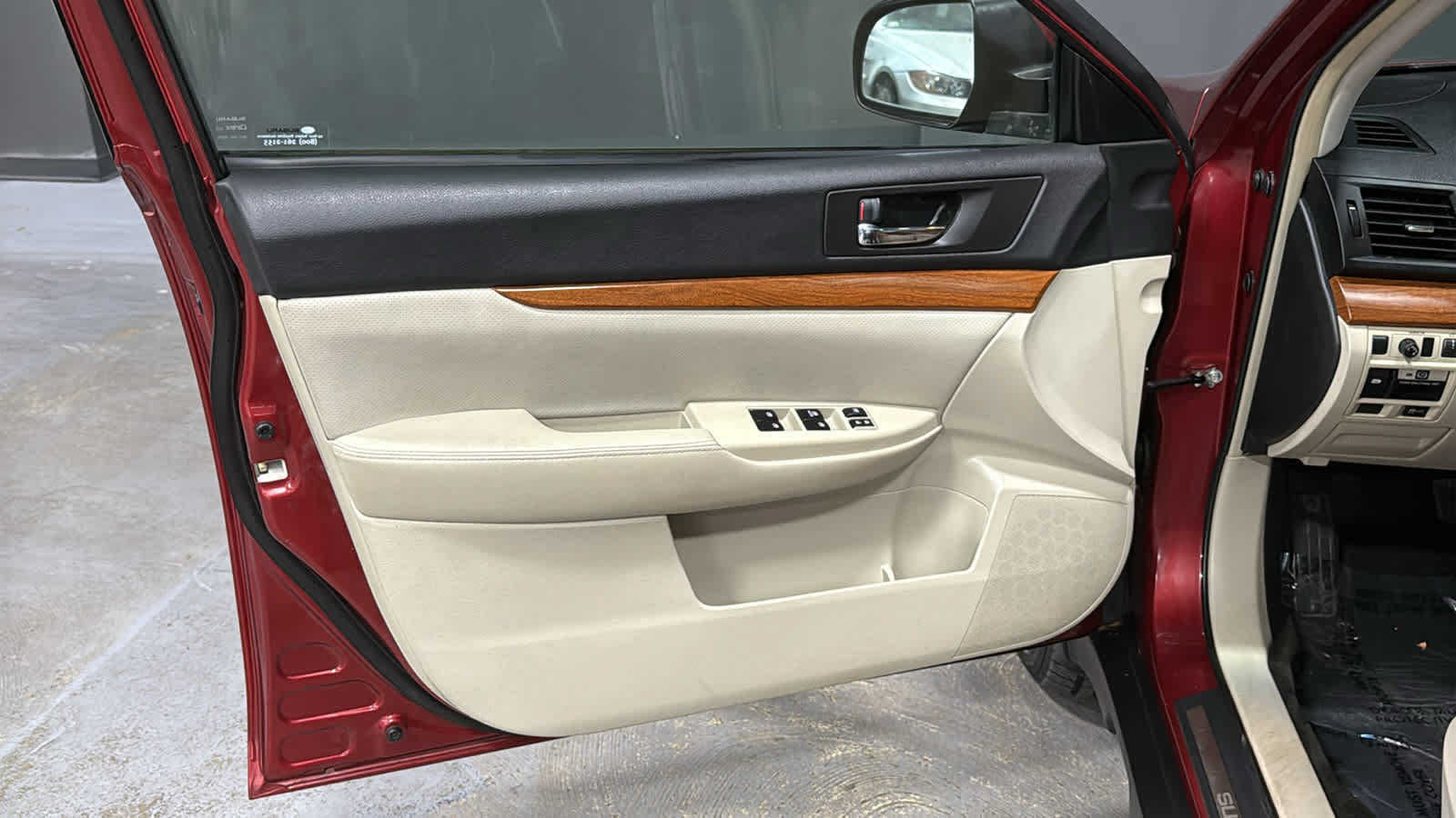 Used 2013 Subaru Outback 2.5i Limited AWD/4WD image 9