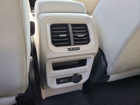 Used 2024 Volkswagen Tiguan SE FWD image 12