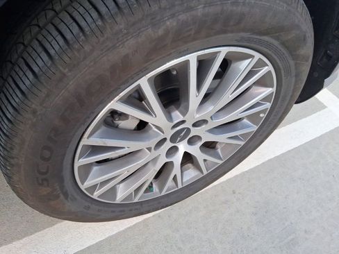 Certified 2025 Genesis GV80 2.5T Standard image 9