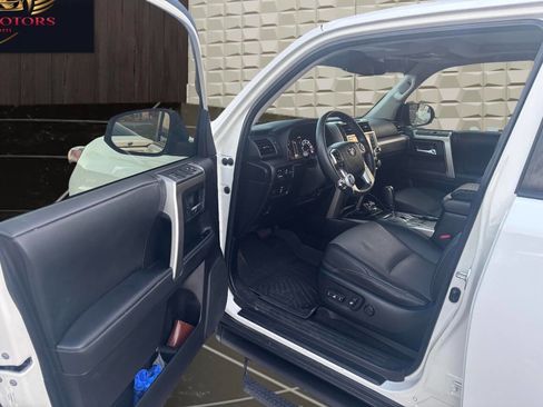 Used 2021 Toyota 4Runner SR5 Premium w/ Moonroof Package AWD/4WD image 9