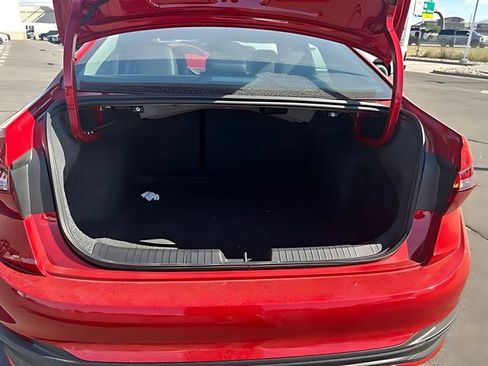 Used 2026 Volkswagen Jetta SE FWD image 13