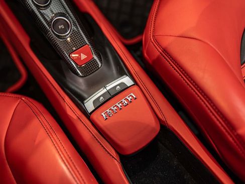 Used 2018 Ferrari 488 GTB RWD image 27