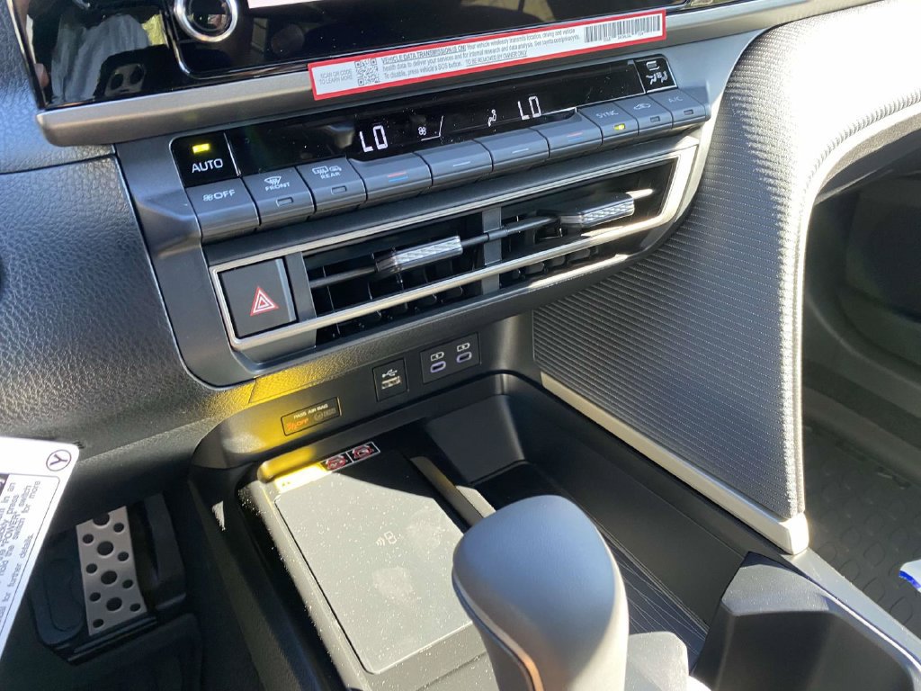 New 2026 Toyota Camry Hybrid FWD image 19