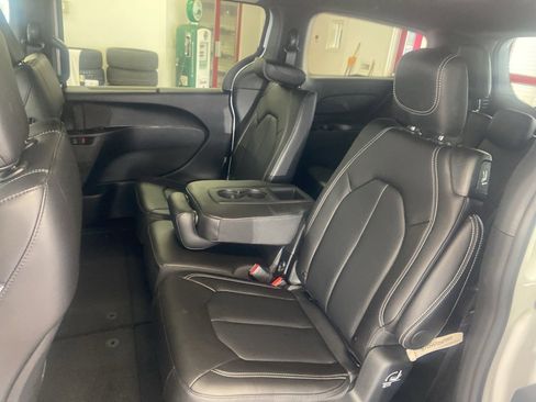 New 2026 Chrysler Pacifica Select image 9