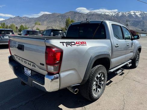 Used 2018 Toyota Tacoma TRD Off-Road AWD/4WD image 5