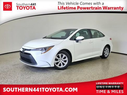 Used 2025 Toyota Corolla LE FWD image 1