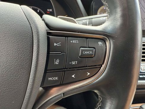 Used 2022 Lexus LS 500 AWD w/ Accessory Package (Z1) image 21
