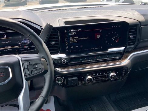 Used 2025 GMC Sierra 1500 Elevation AWD/4WD image 6