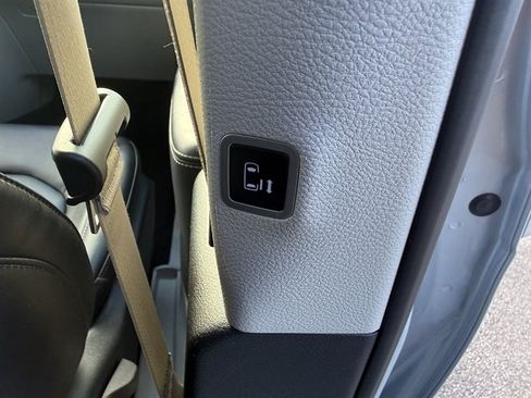Used 2024 Chrysler Pacifica Touring-L FWD image 40