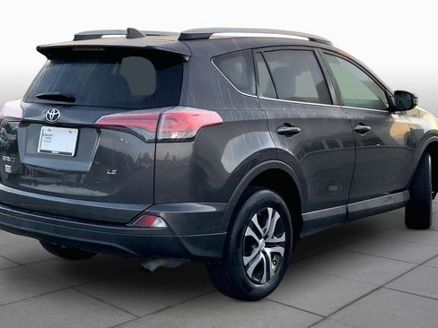Used 2018 Toyota RAV4 LE FWD image 13