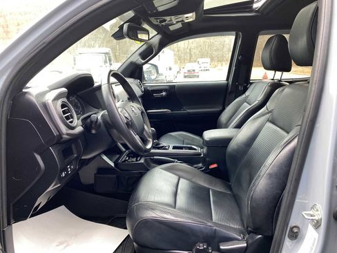 Used 2019 Toyota Tacoma TRD Off-Road image 8