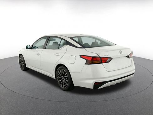 Used 2025 Nissan Altima 2.5 SV FWD image 7