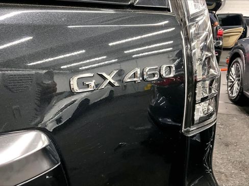 Used 2023 Lexus GX 460 Premium w/ Accessory Package AWD/4WD image 10