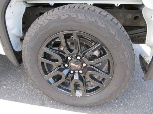 Used 2024 GMC Sierra 1500 Elevation AWD/4WD image 8