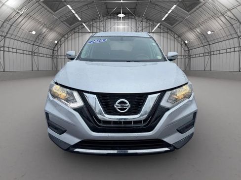 Used 2018 Nissan Rogue SV image 8