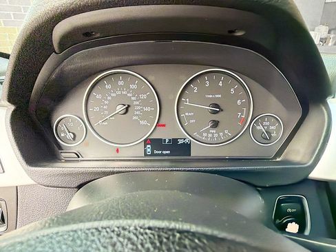 Used 2014 BMW 320i xDrive Sedan image 39