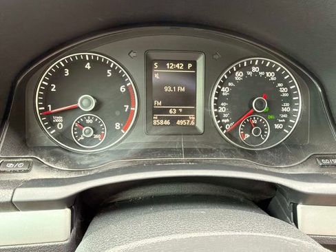 Used 2013 Volkswagen Eos Komfort FWD image 20