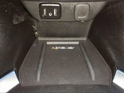 Used 2023 Chevrolet Traverse LT image 19