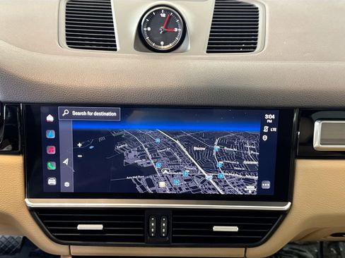 Certified 2023 Porsche Cayenne Platinum Edition image 17