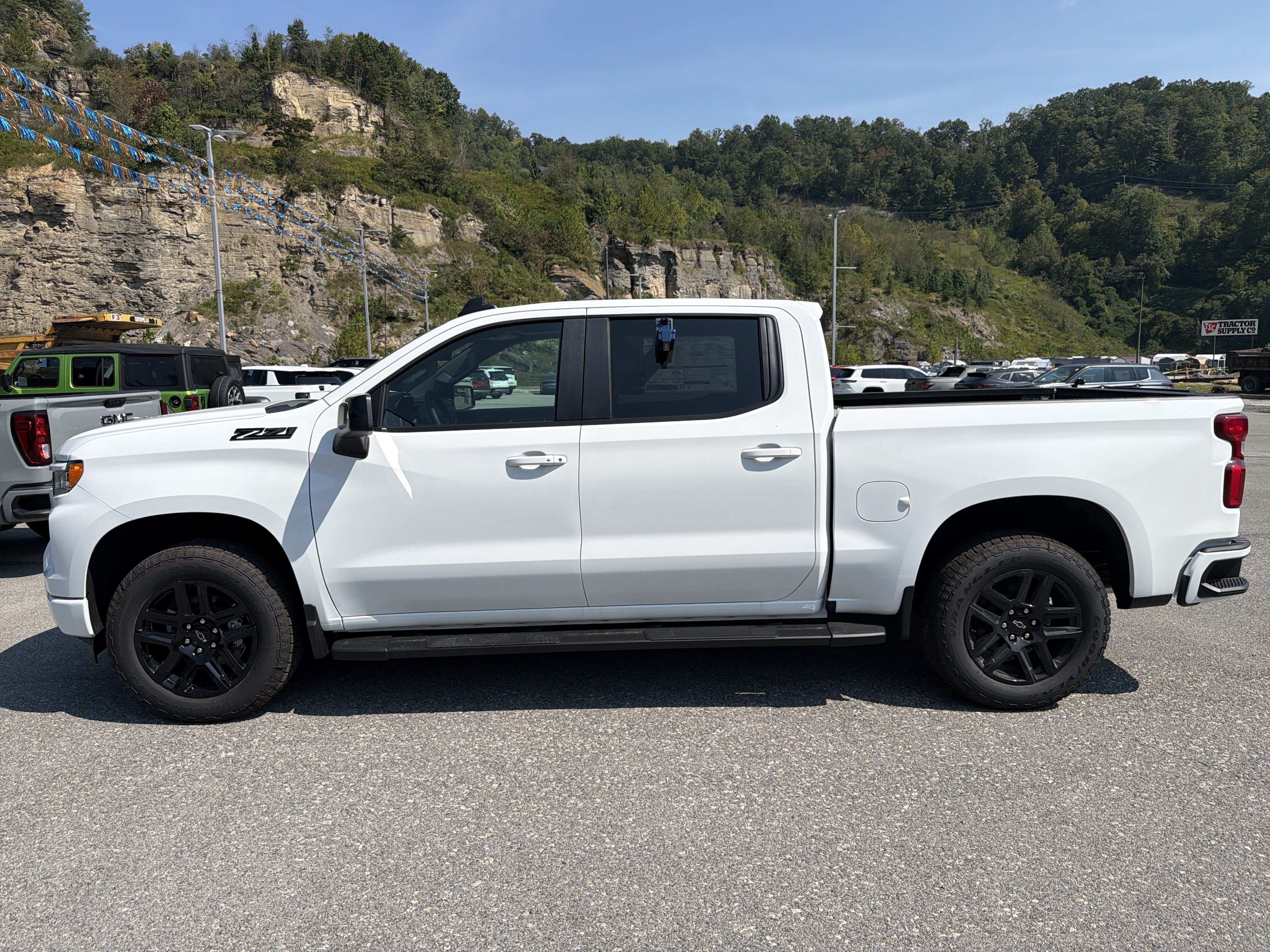 New 2026 Chevrolet Silverado 1500 RST w/ Z71 Off-Road Package AWD/4WD image 9