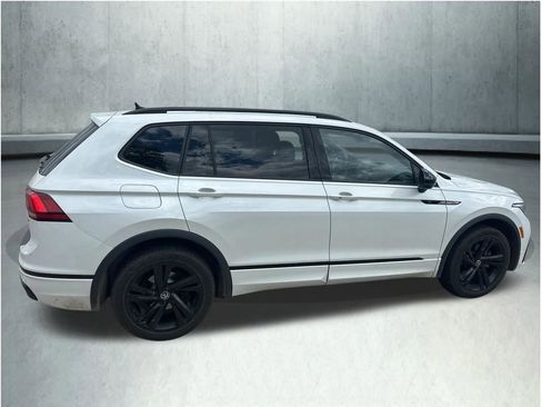 Used 2023 Volkswagen Tiguan SE R-Line AWD/4WD image 4
