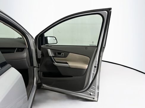 Used 2014 Ford Edge SE image 28
