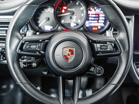Certified 2024 Porsche Macan AWD/4WD image 17