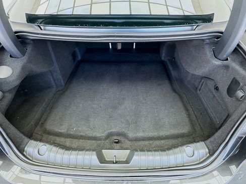 Used 2022 Jaguar XF SE RWD image 18