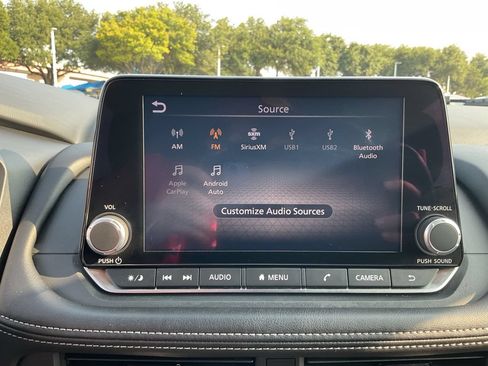Used 2025 Nissan Rogue SV FWD image 28