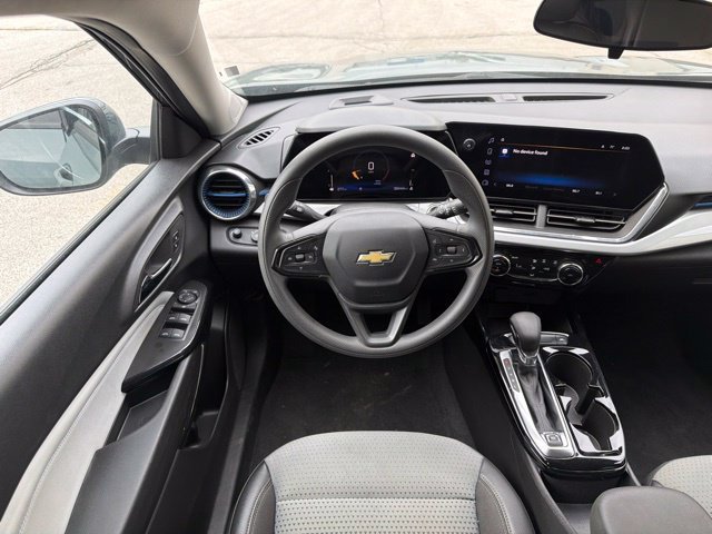 Used 2025 Chevrolet Trax LT FWD image 17