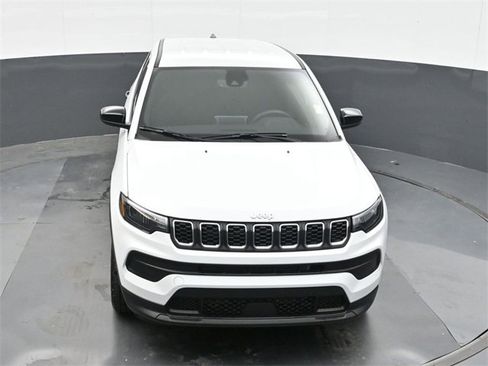 Used 2025 Jeep Compass Sport image 32