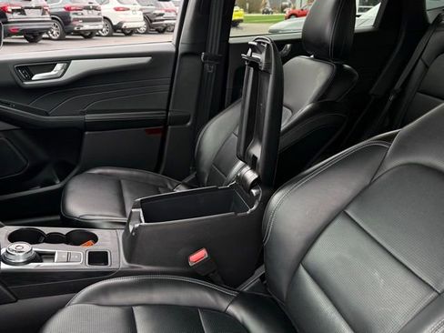 Certified 2025 Ford Escape Platinum AWD/4WD image 28