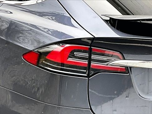 Used 2020 Tesla Model X Long Range image 31
