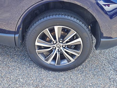 Used 2021 Toyota Venza LE w/ Carpet Mat Package (TMS) AWD/4WD image 8