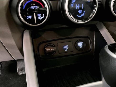 Used 2020 Hyundai Venue SEL image 15