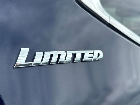 Used 2024 Toyota Tundra Limited w/ Power Package AWD/4WD image 9