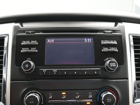 Used 2017 Nissan Titan SV AWD/4WD image 27