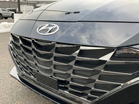 Used 2023 Hyundai Elantra Limited image 22