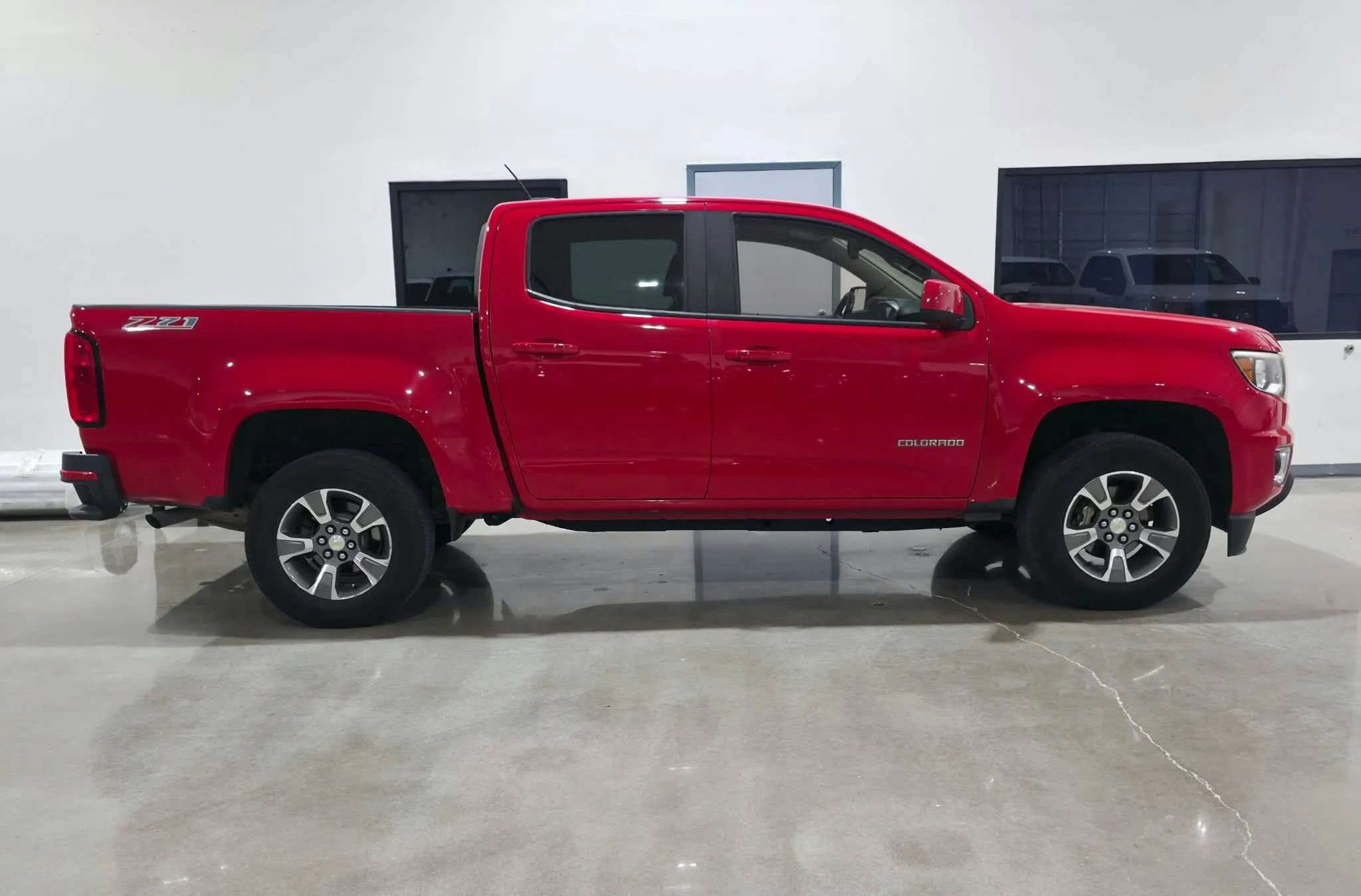 Used 2017 Chevrolet Colorado Z71 RWD image 2