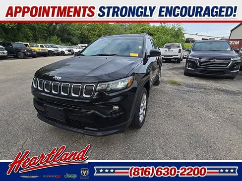 Used 2022 Jeep Compass Latitude AWD/4WD image 1