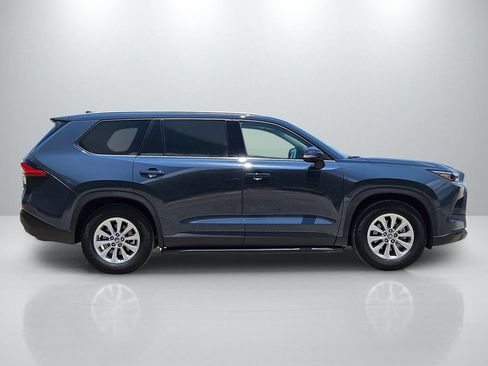 Used 2024 Toyota Grand Highlander XLE FWD image 4