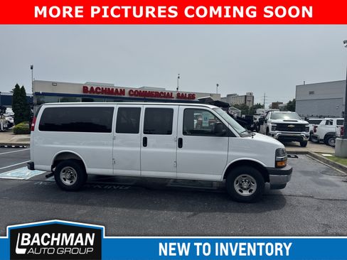 Used 2025 Chevrolet Express 3500 LT w/ LT Preferred Equipment Group RWD image 2